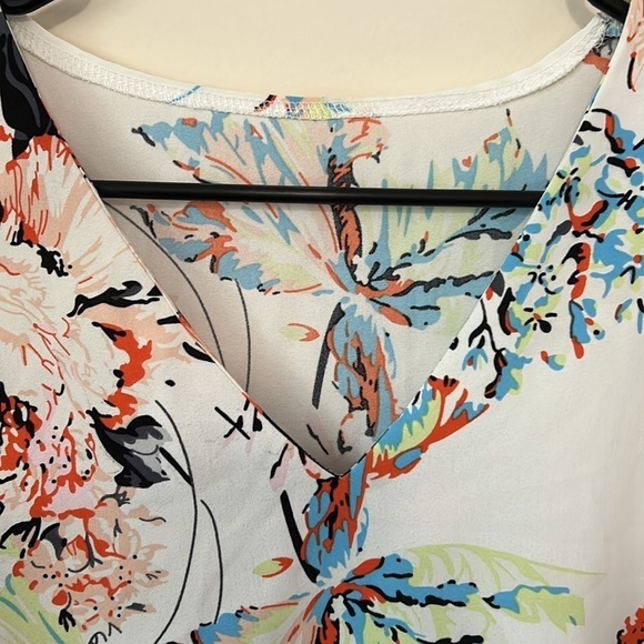 Beautiful White Floral Blouse - Picture 4 of 5